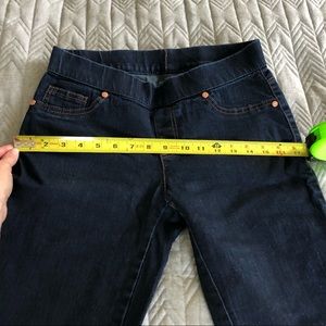 Stretchy jeggings style denim skinny jeans